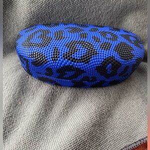 VIBRANT Textured Hearts “Large Clamshell Sunglasses Case” Royal Blue/Black EUC